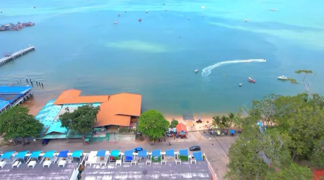 For Sale: Beachfront House For Sale near the sea. @ Bang Sa ray