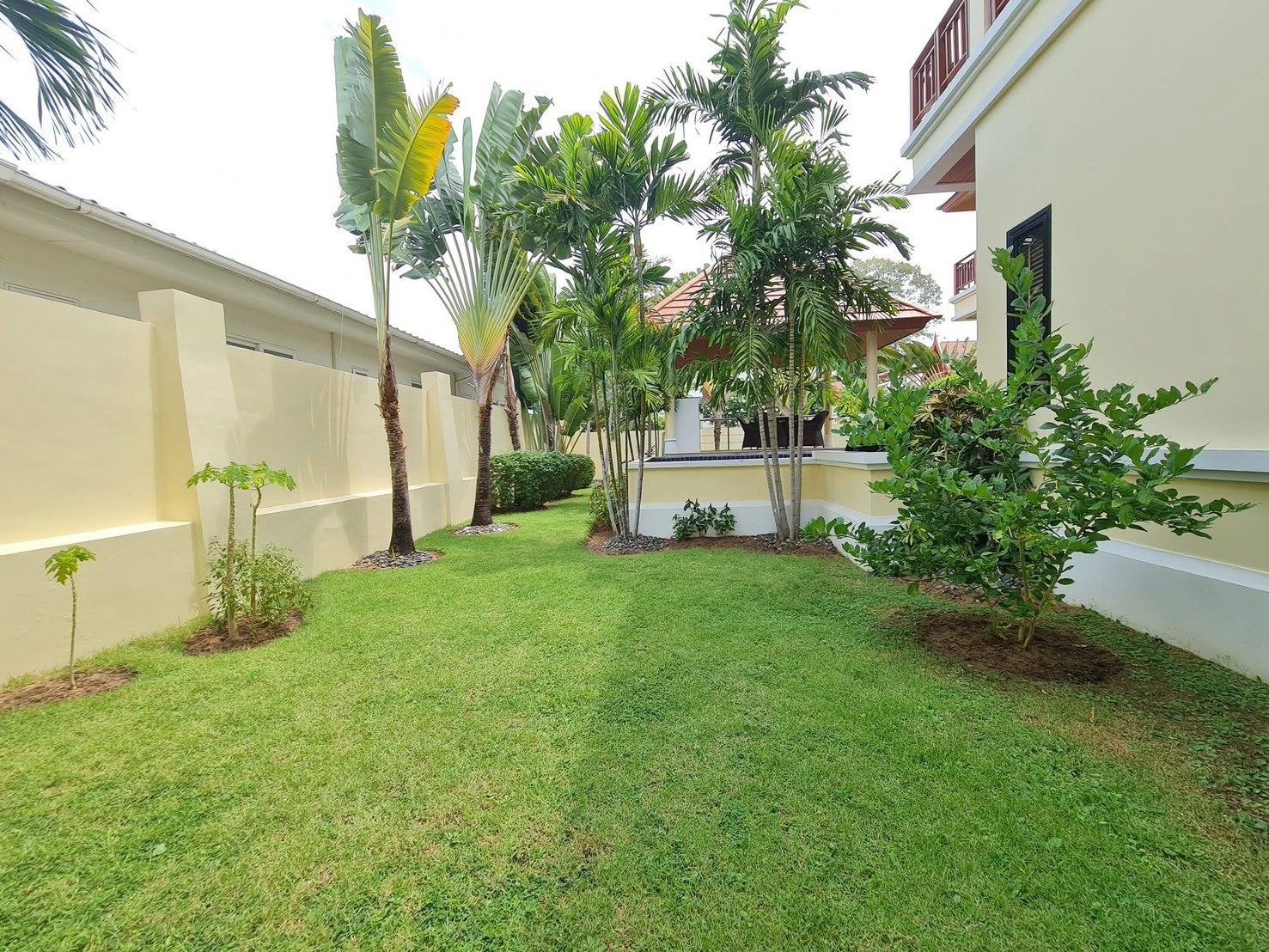 For Sale: Beachfront House For Sale near the sea. @ Bang Sa ray