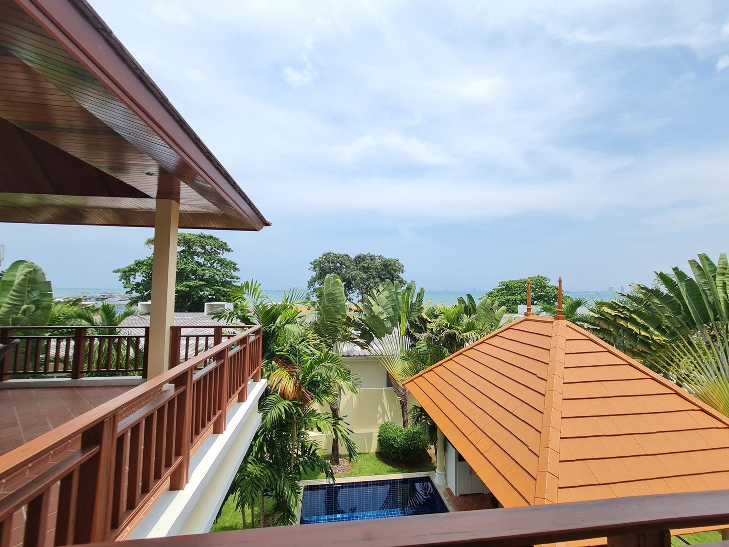 For Sale: Beachfront House For Sale near the sea. @ Bang Sa ray
