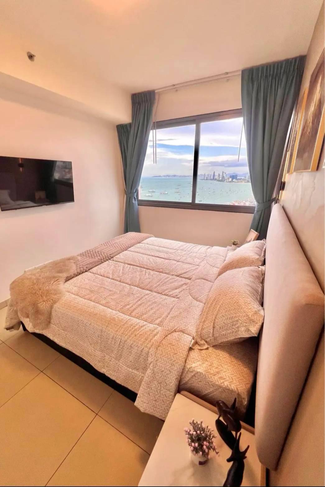 Prime Location Condo 2 Bed, 2 Bath 53 SQM. @ Unixx South Pattaya