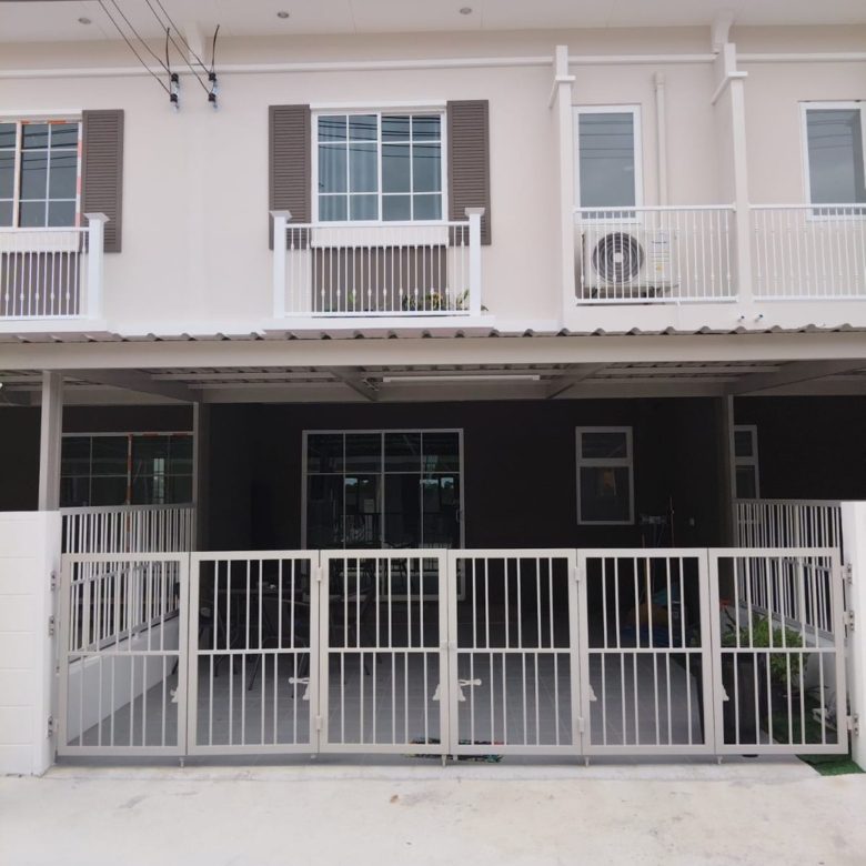 Beatiful Town House 4 Bed, 2 Bath 18 SQW.@ Ileaf Prime Pattaya-Jomtien