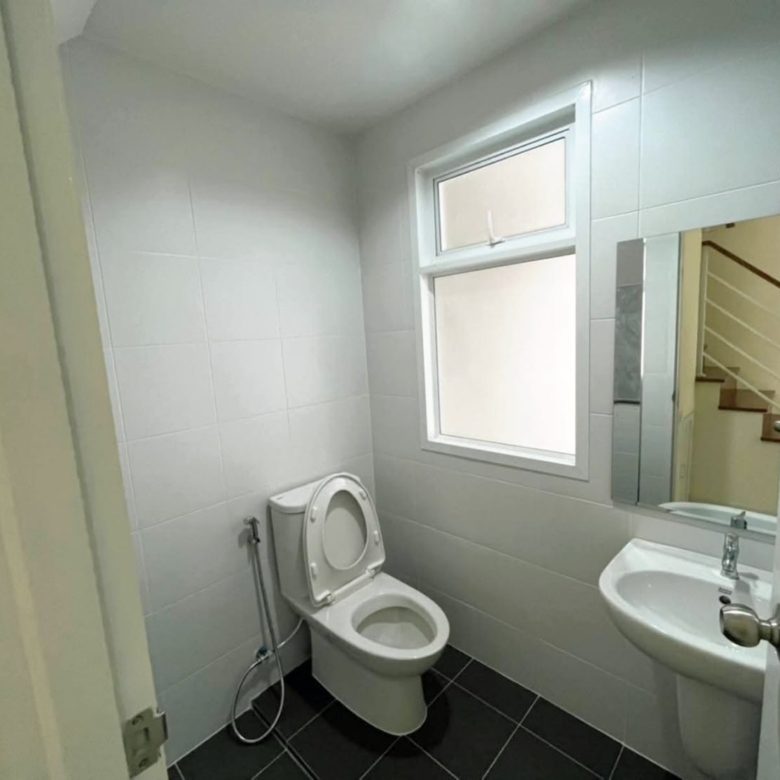 Beatiful Town House 4 Bed, 2 Bath 18 SQW.@ Ileaf Prime Pattaya-Jomtien