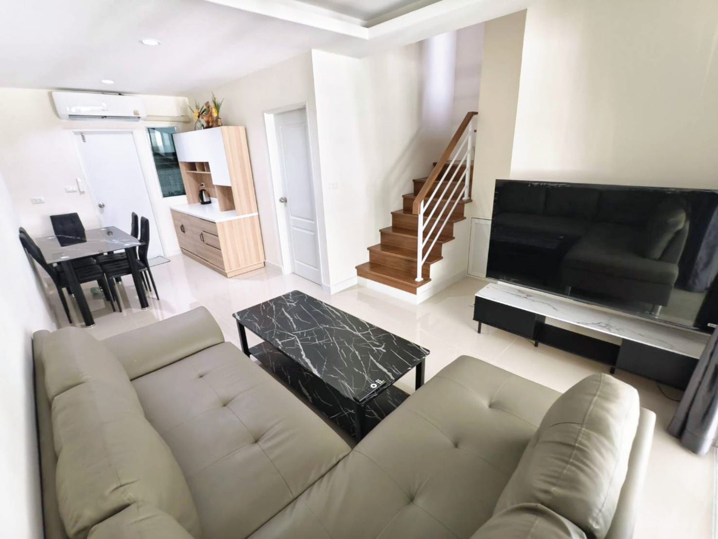 Beatiful Town House 4 Bed, 2 Bath 18 SQW.@ Ileaf Prime Pattaya-Jomtien