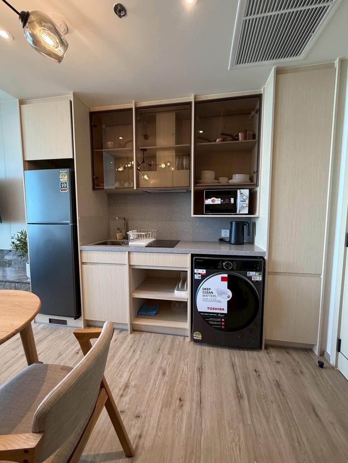 For Sale/Rent : Luxury Beachfront condo in Nort Pattaya @ Arom Wongamart
