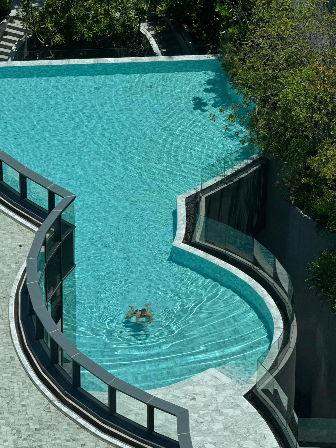 For Sale/Rent : Luxury Beachfront condo in Nort Pattaya @ Arom Wongamart