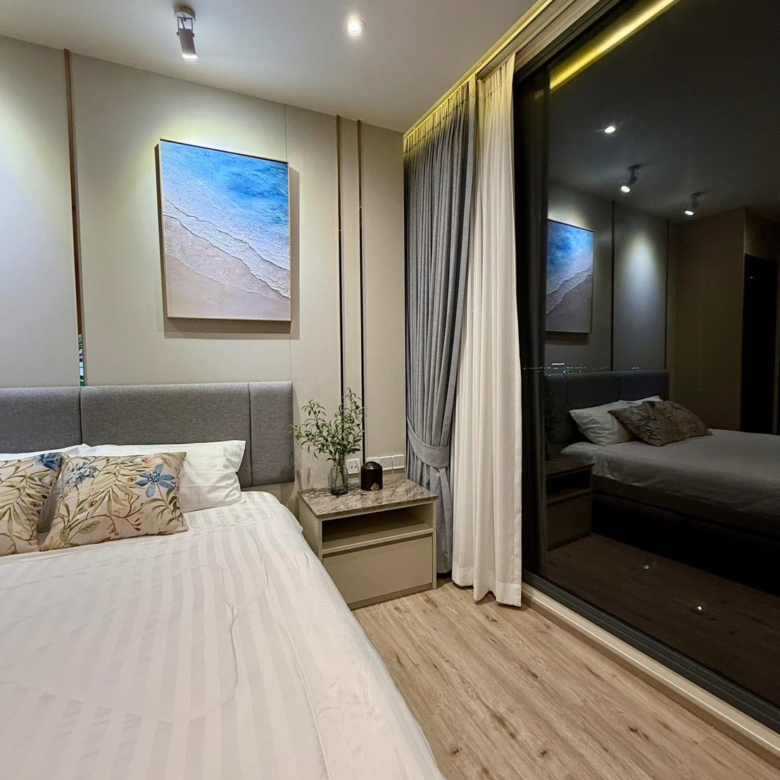 For Sale/Rent : Luxury Beachfront condo in Nort Pattaya @ Arom Wongamart
