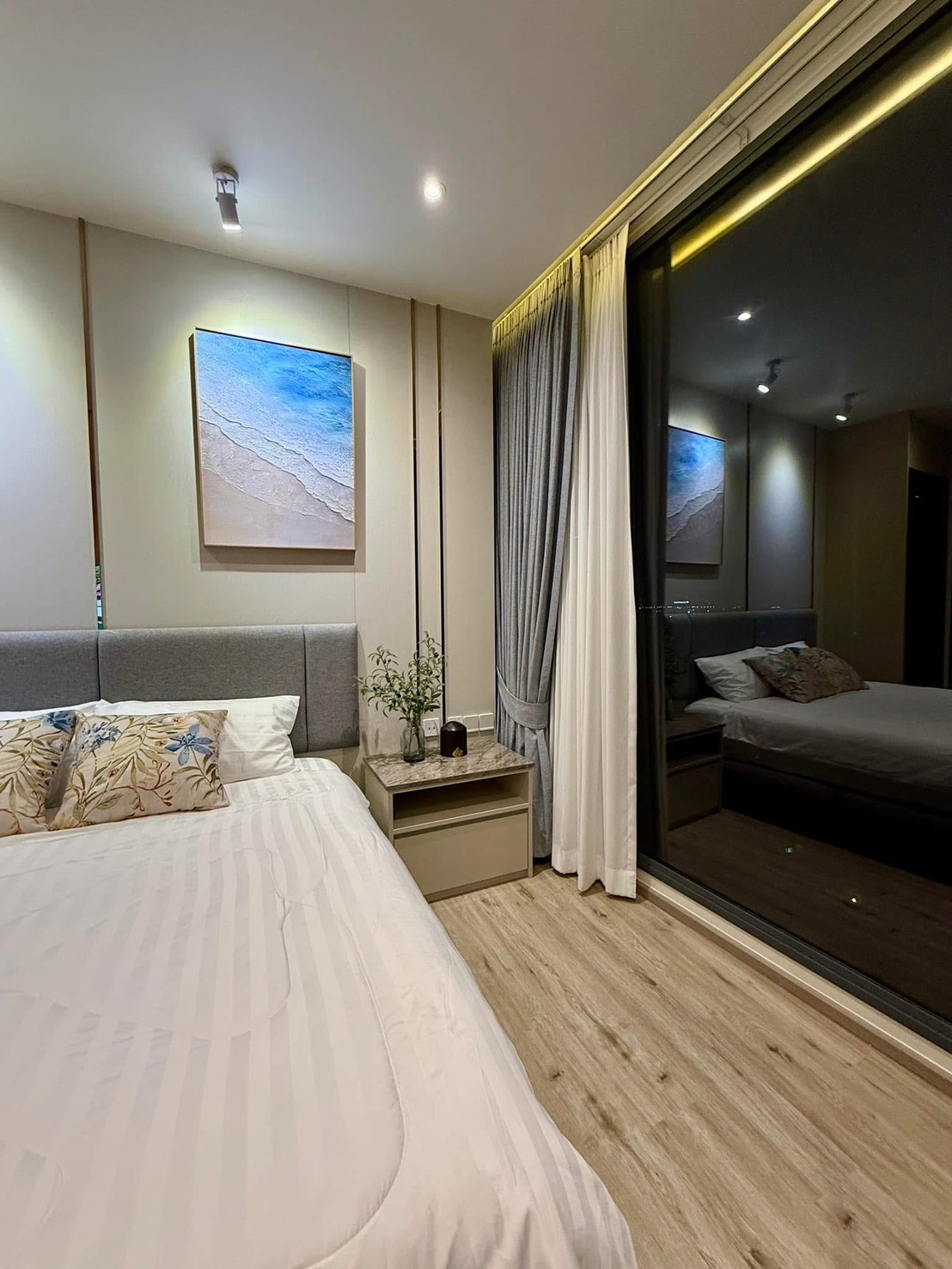For Sale/Rent : Luxury Beachfront condo in Nort Pattaya @ Arom Wongamart
