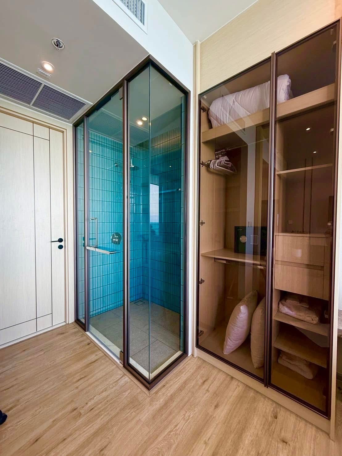 For Sale/Rent : Luxury Beachfront condo in Nort Pattaya @ Arom Wongamart