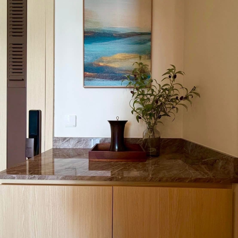 For Sale/Rent : Luxury Beachfront condo in Nort Pattaya @ Arom Wongamart