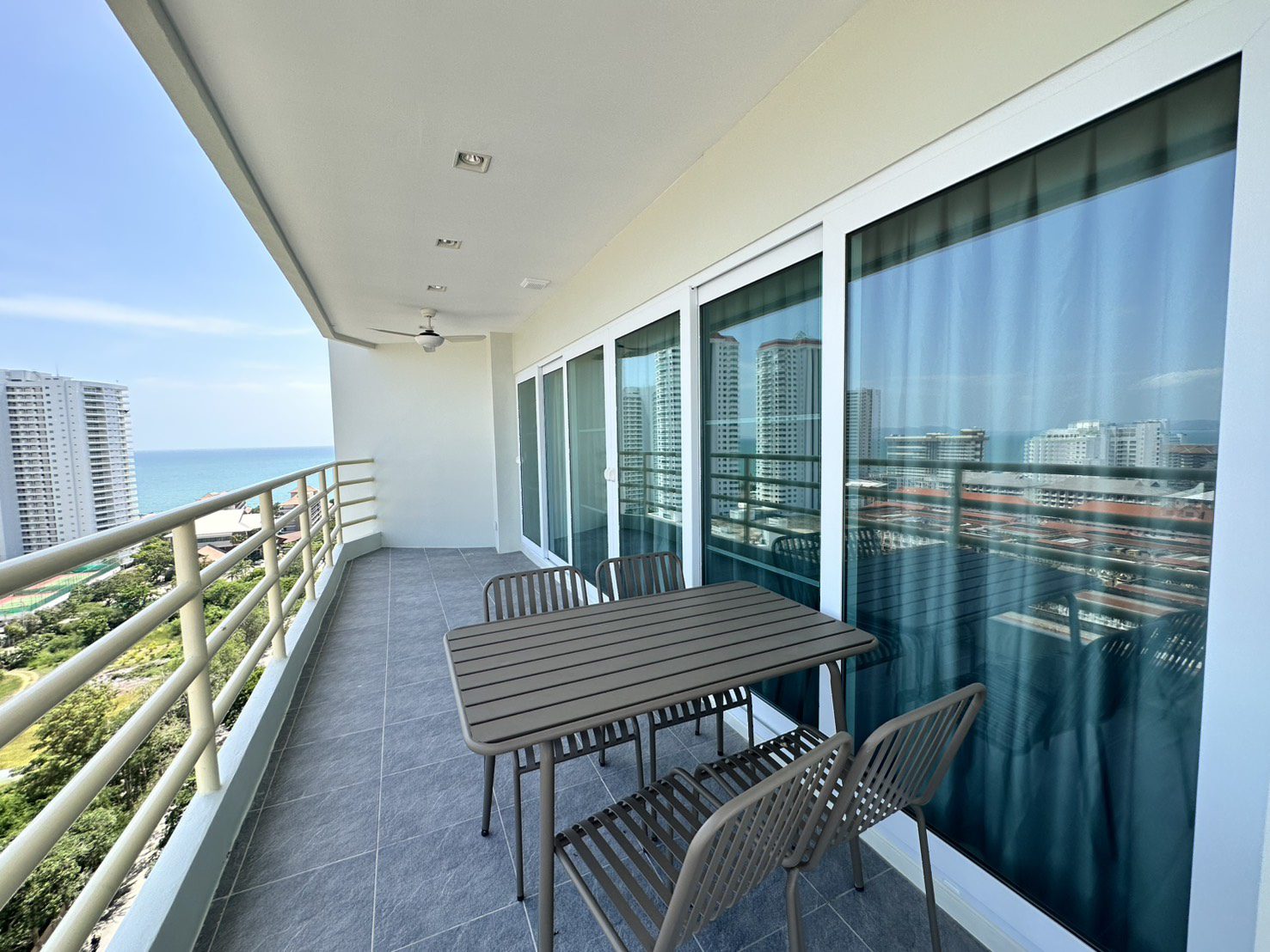 Modern Condo 2 Bed, 2 Bath143 SQM.@ View Talay 5D