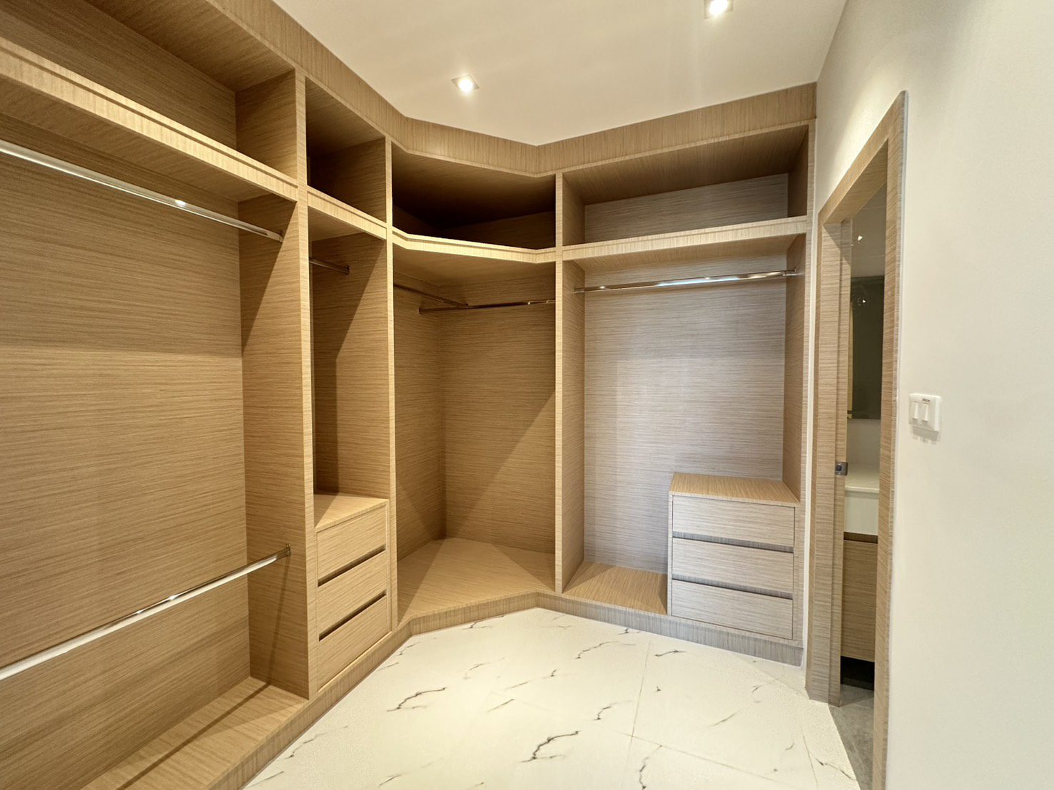 Modern Condo 2 Bed, 2 Bath143 SQM.@ View Talay 5D