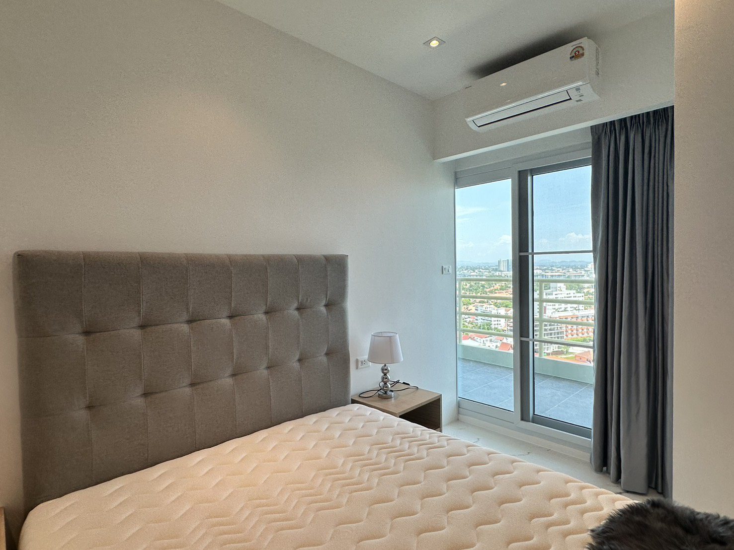 Modern Condo 2 Bed, 2 Bath143 SQM.@ View Talay 5D