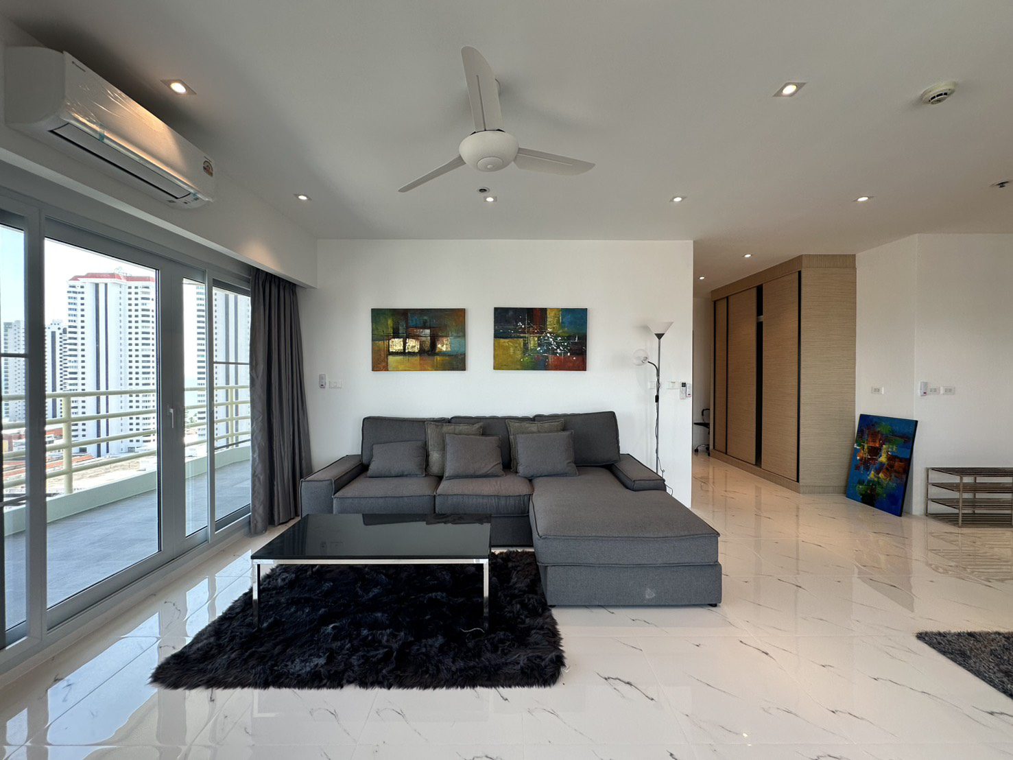 Modern Condo 2 Bed, 2 Bath143 SQM.@ View Talay 5D
