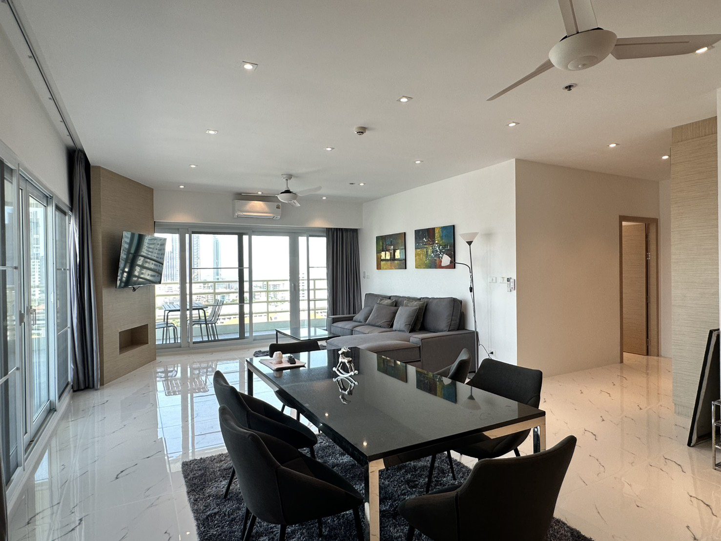 Modern Condo 2 Bed, 2 Bath143 SQM.@ View Talay 5D