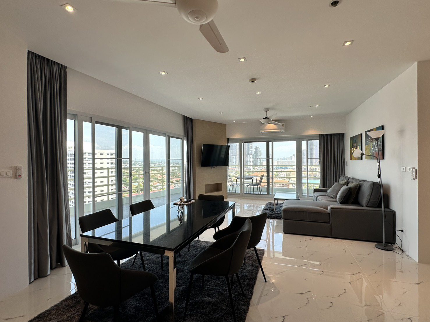 Modern Condo 2 Bed, 2 Bath143 SQM.@ View Talay 5D