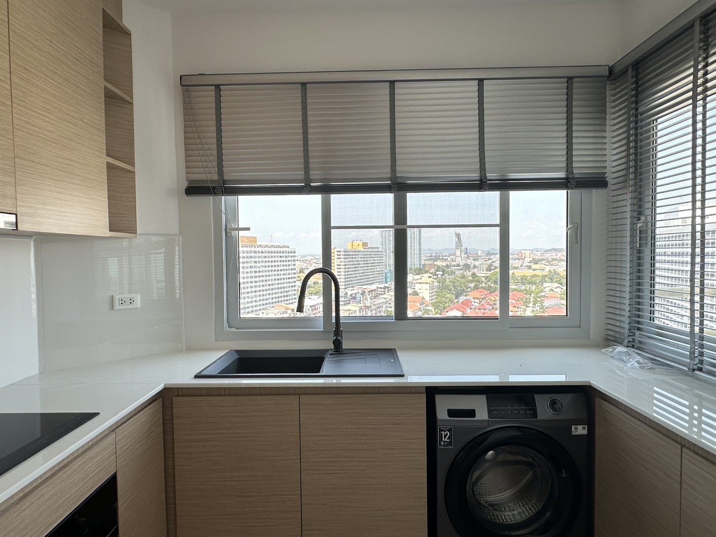 Modern Condo 2 Bed, 2 Bath143 SQM.@ View Talay 5D