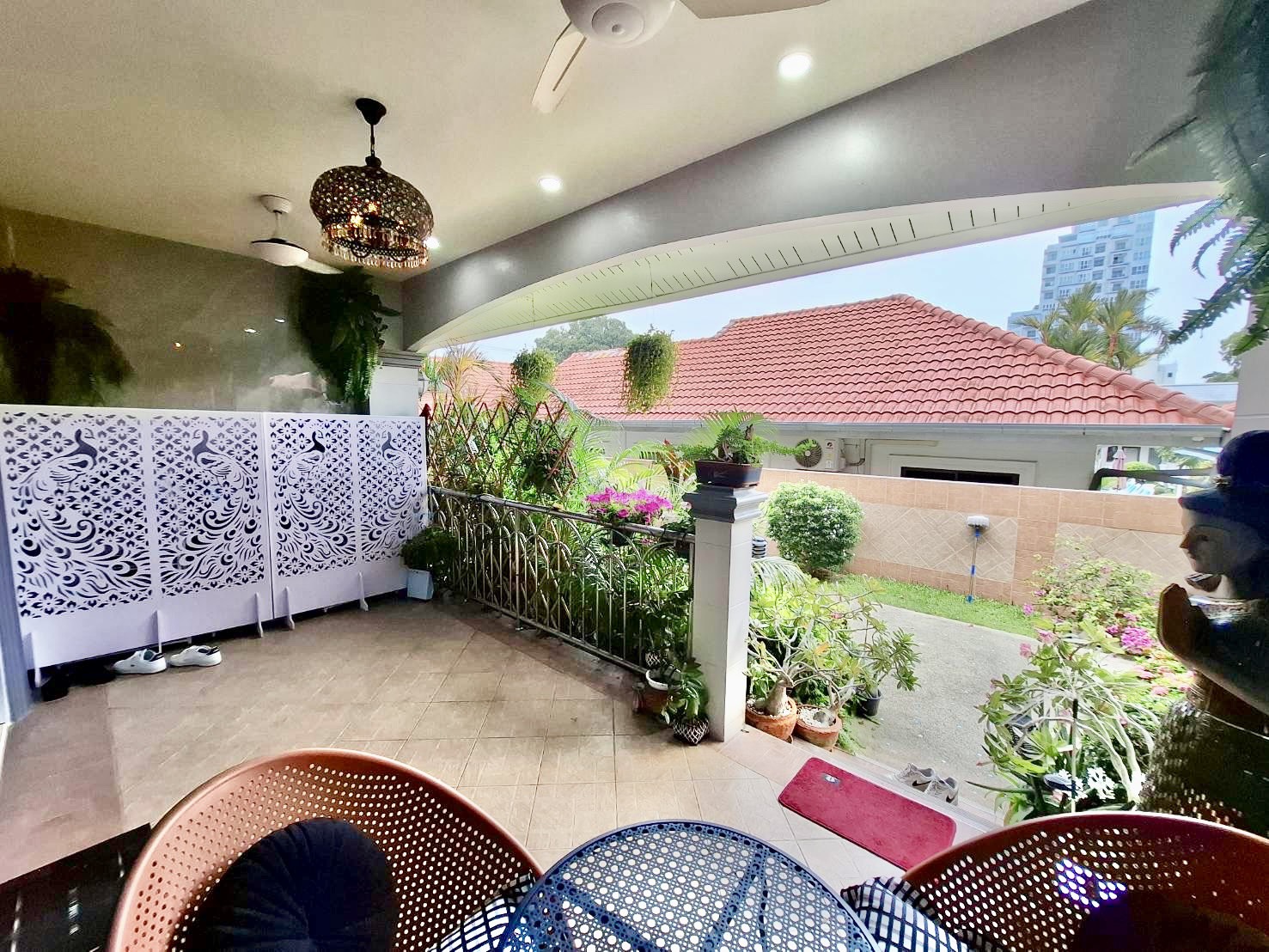 For Sale : Beautifully Renovated with Terrasse Condo @ Pratumnak Hill