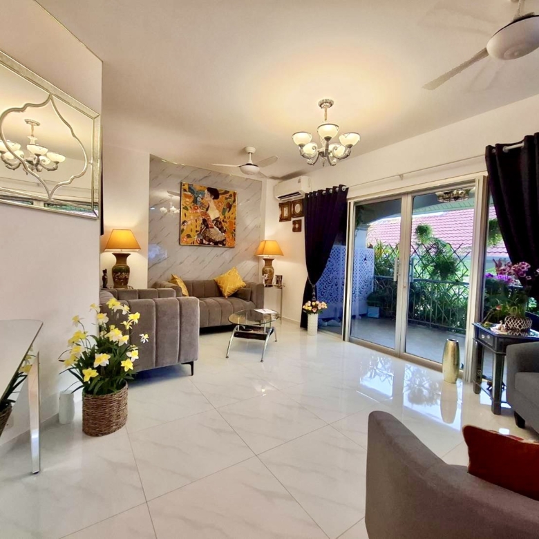 For Sale : Beautifully Renovated with Terrasse Condo @ Pratumnak Hill