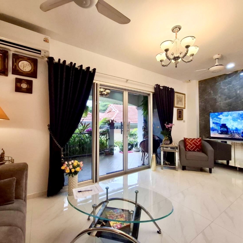 For Sale : Beautifully Renovated with Terrasse Condo @ Pratumnak Hill