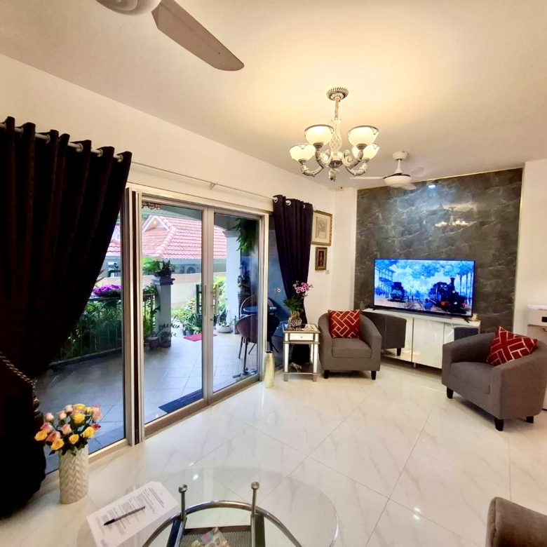 For Sale : Beautifully Renovated with Terrasse Condo @ Pratumnak Hill