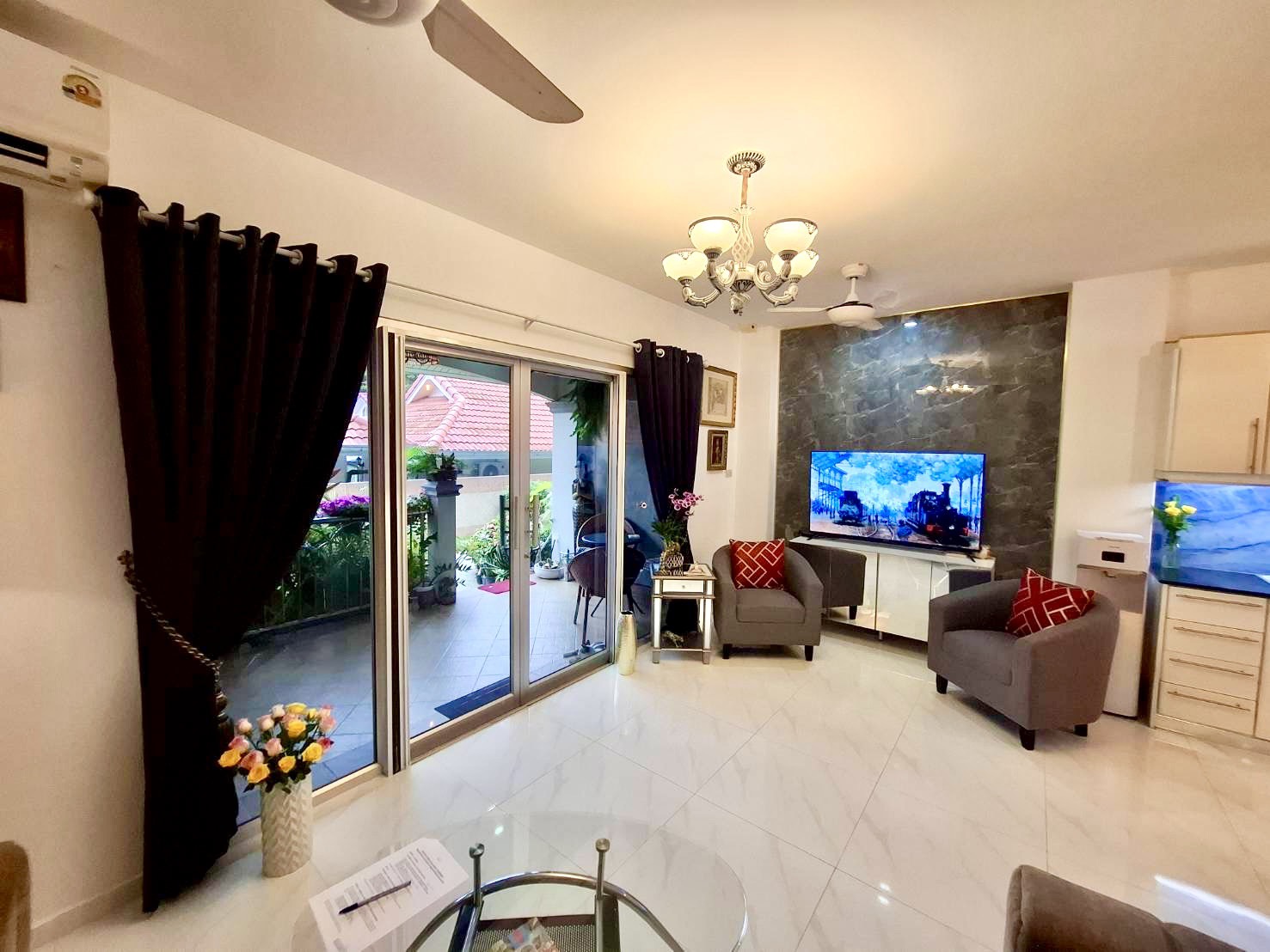 For Sale : Beautifully Renovated with Terrasse Condo @ Pratumnak Hill