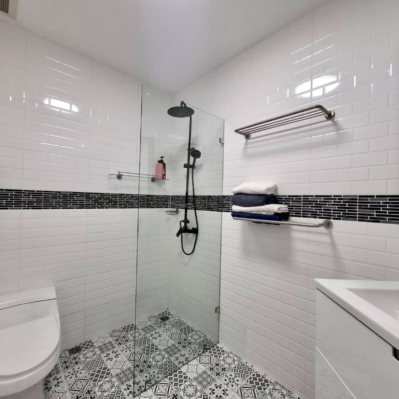 For Sale : Beautifully Renovated with Terrasse Condo @ Pratumnak Hill