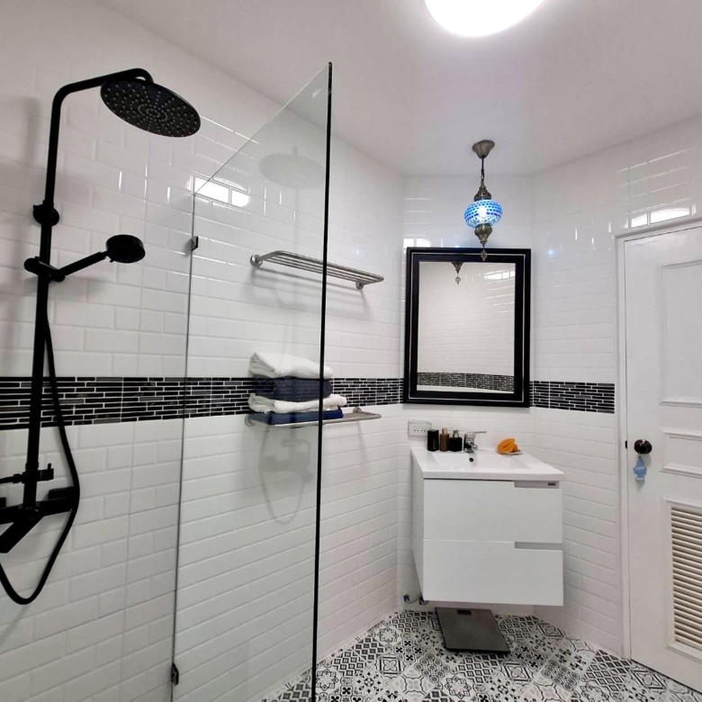 For Sale : Beautifully Renovated with Terrasse Condo @ Pratumnak Hill