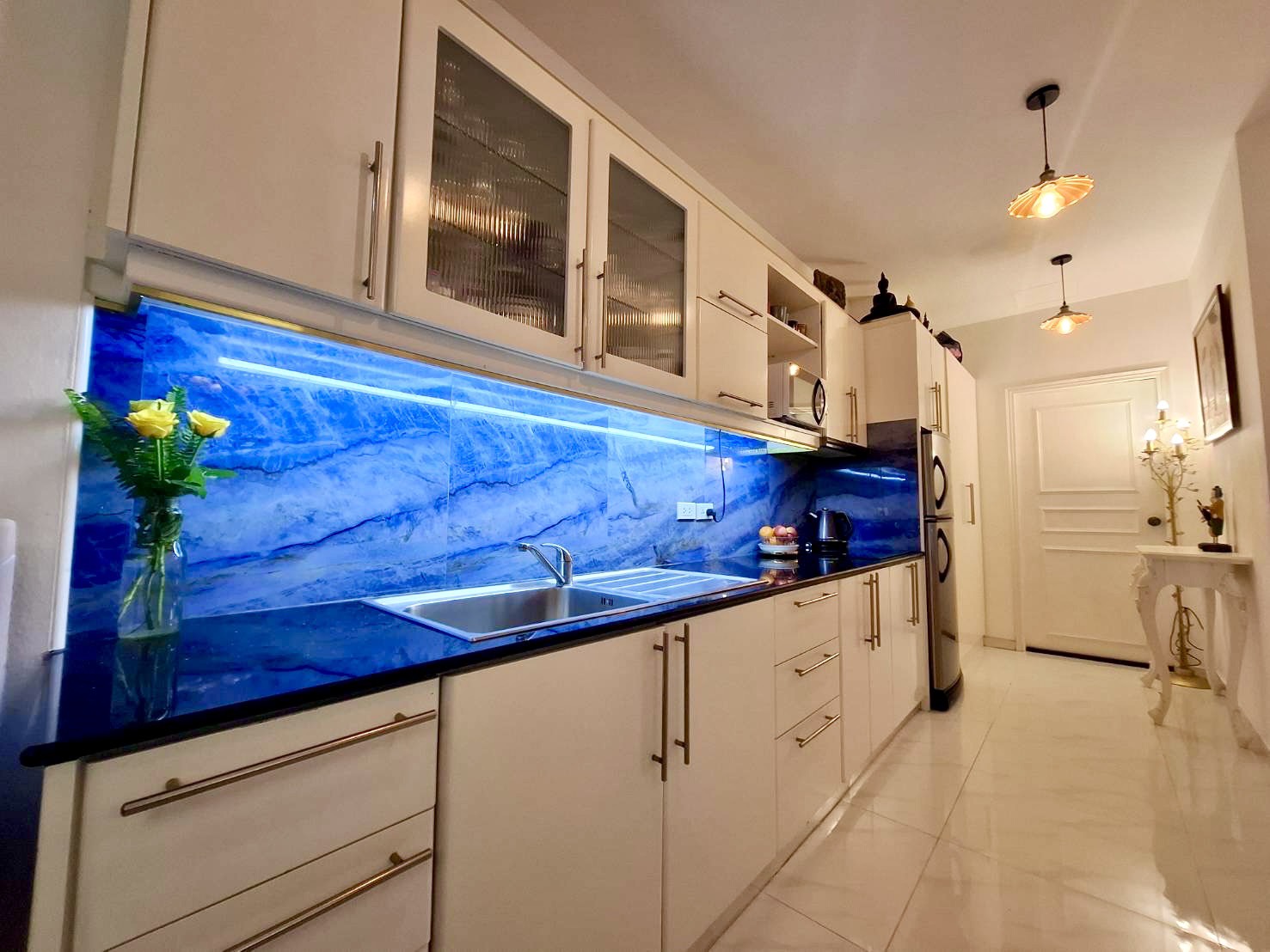 For Sale : Beautifully Renovated with Terrasse Condo @ Pratumnak Hill
