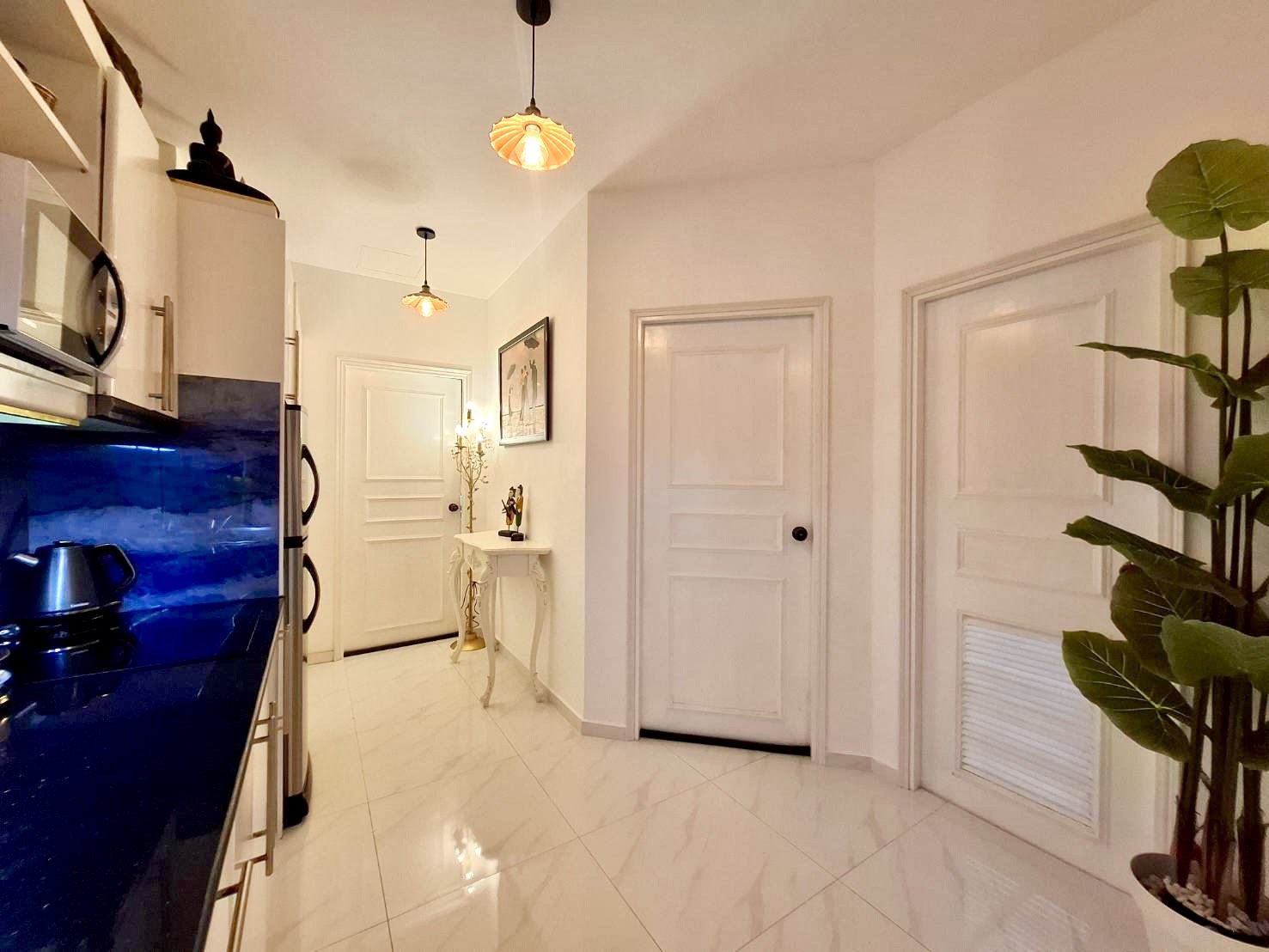 For Sale : Beautifully Renovated with Terrasse Condo @ Pratumnak Hill