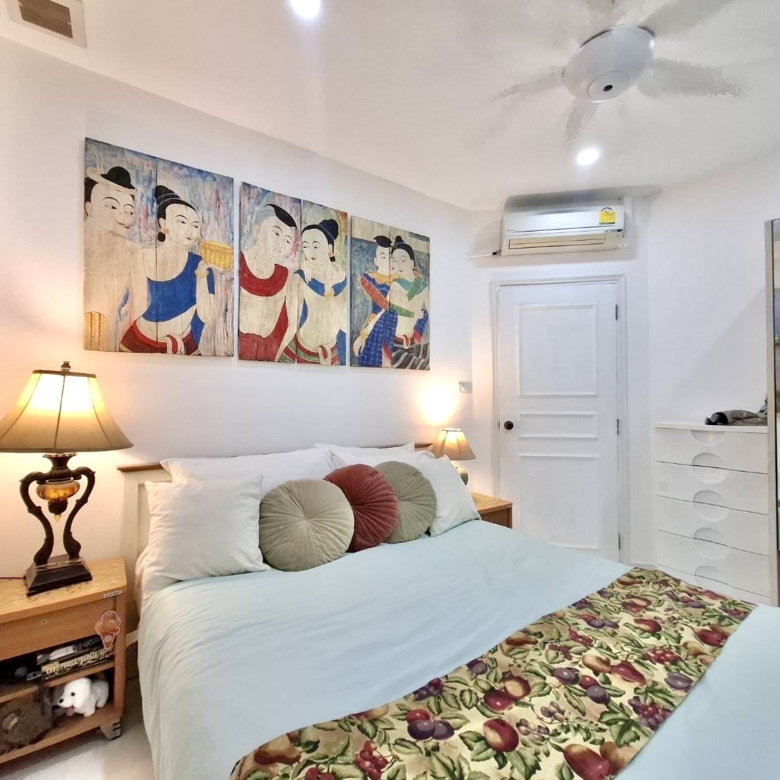 For Sale : Beautifully Renovated with Terrasse Condo @ Pratumnak Hill