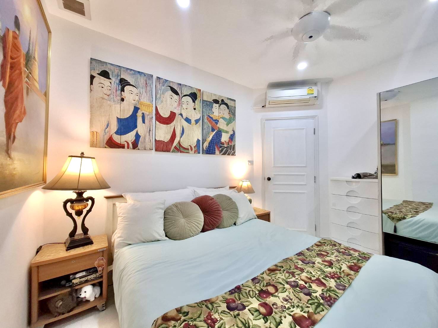 For Sale : Beautifully Renovated with Terrasse Condo @ Pratumnak Hill