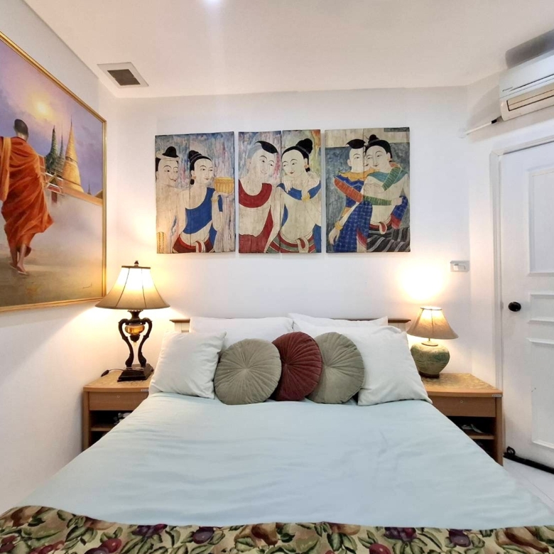 For Sale : Beautifully Renovated with Terrasse Condo @ Pratumnak Hill