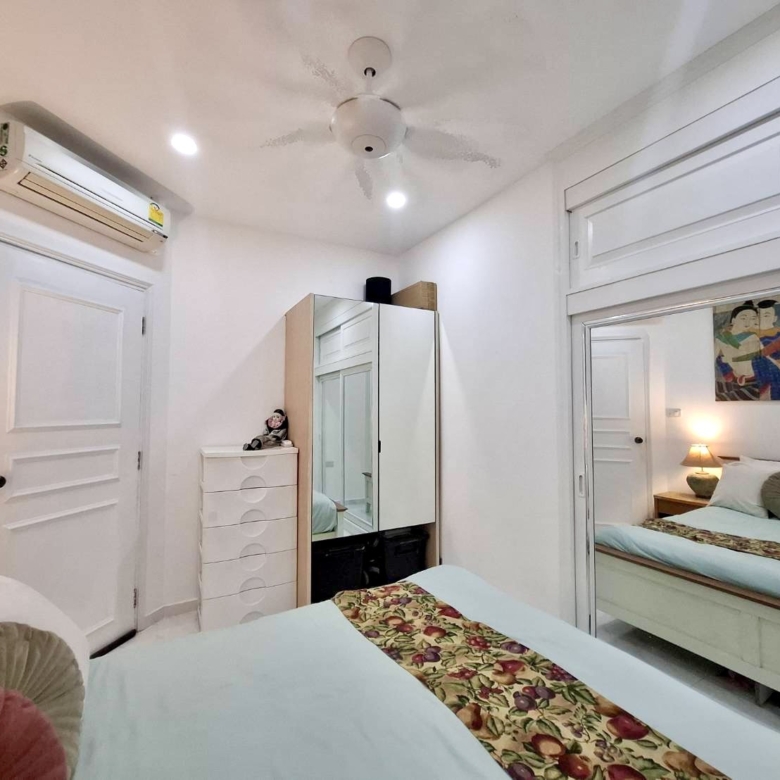 For Sale : Beautifully Renovated with Terrasse Condo @ Pratumnak Hill