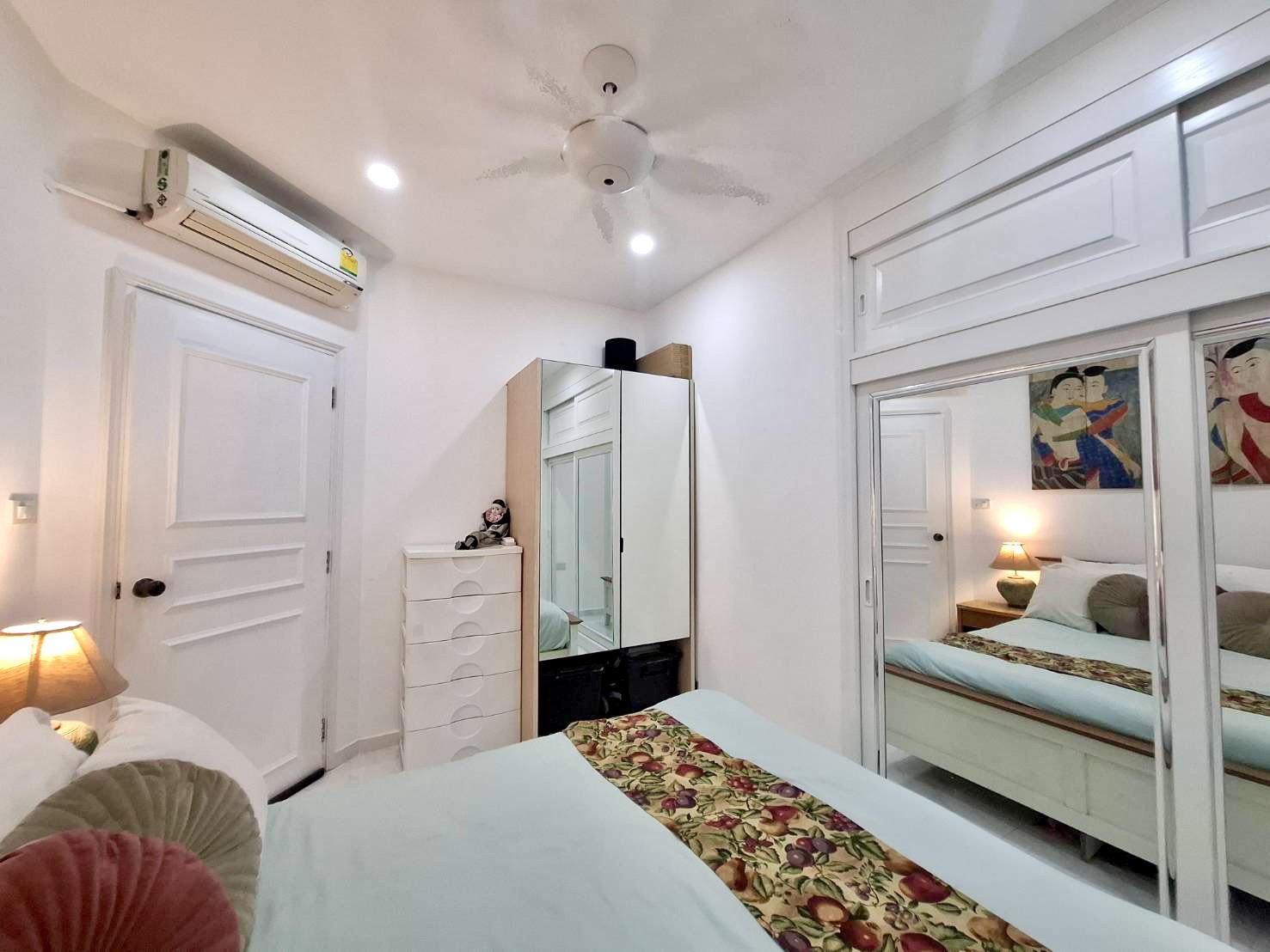 For Sale : Beautifully Renovated with Terrasse Condo @ Pratumnak Hill