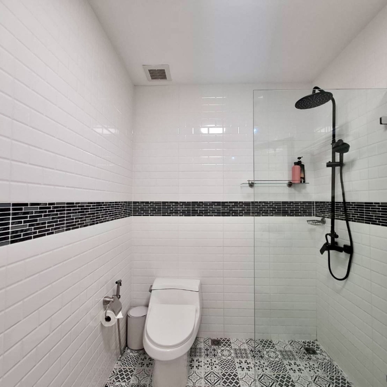 For Sale : Beautifully Renovated with Terrasse Condo @ Pratumnak Hill