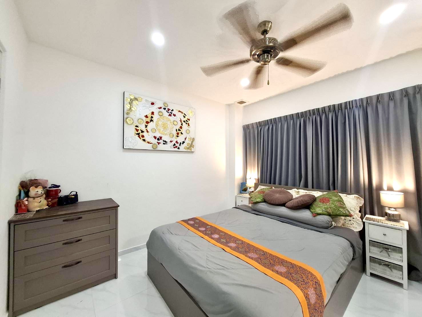 For Sale : Beautifully Renovated with Terrasse Condo @ Pratumnak Hill