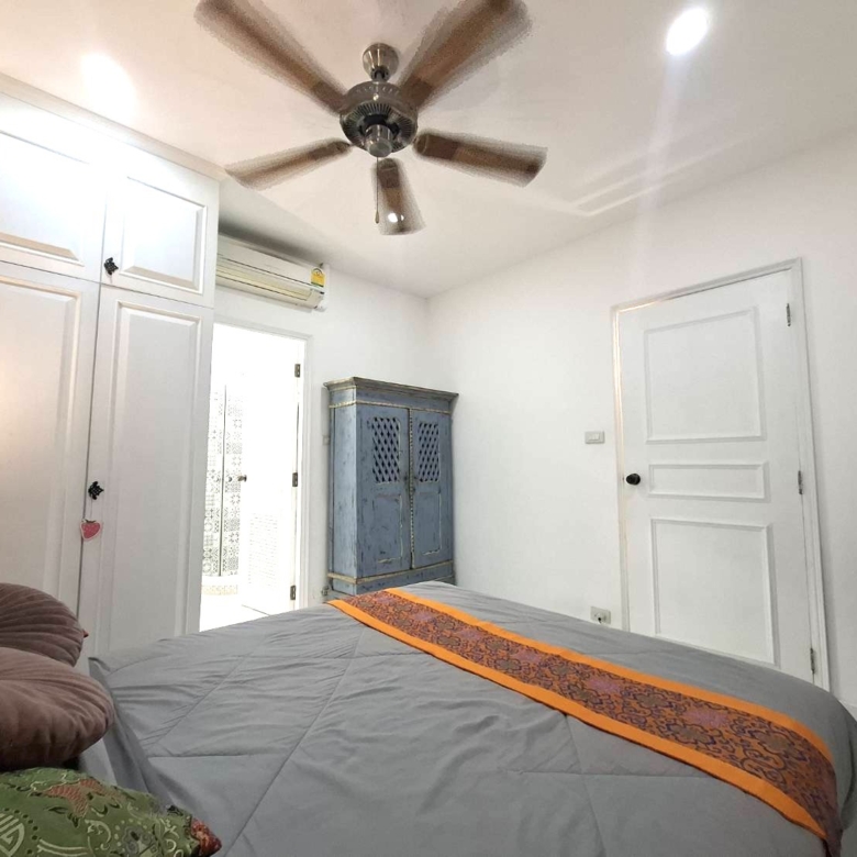 For Sale : Beautifully Renovated with Terrasse Condo @ Pratumnak Hill