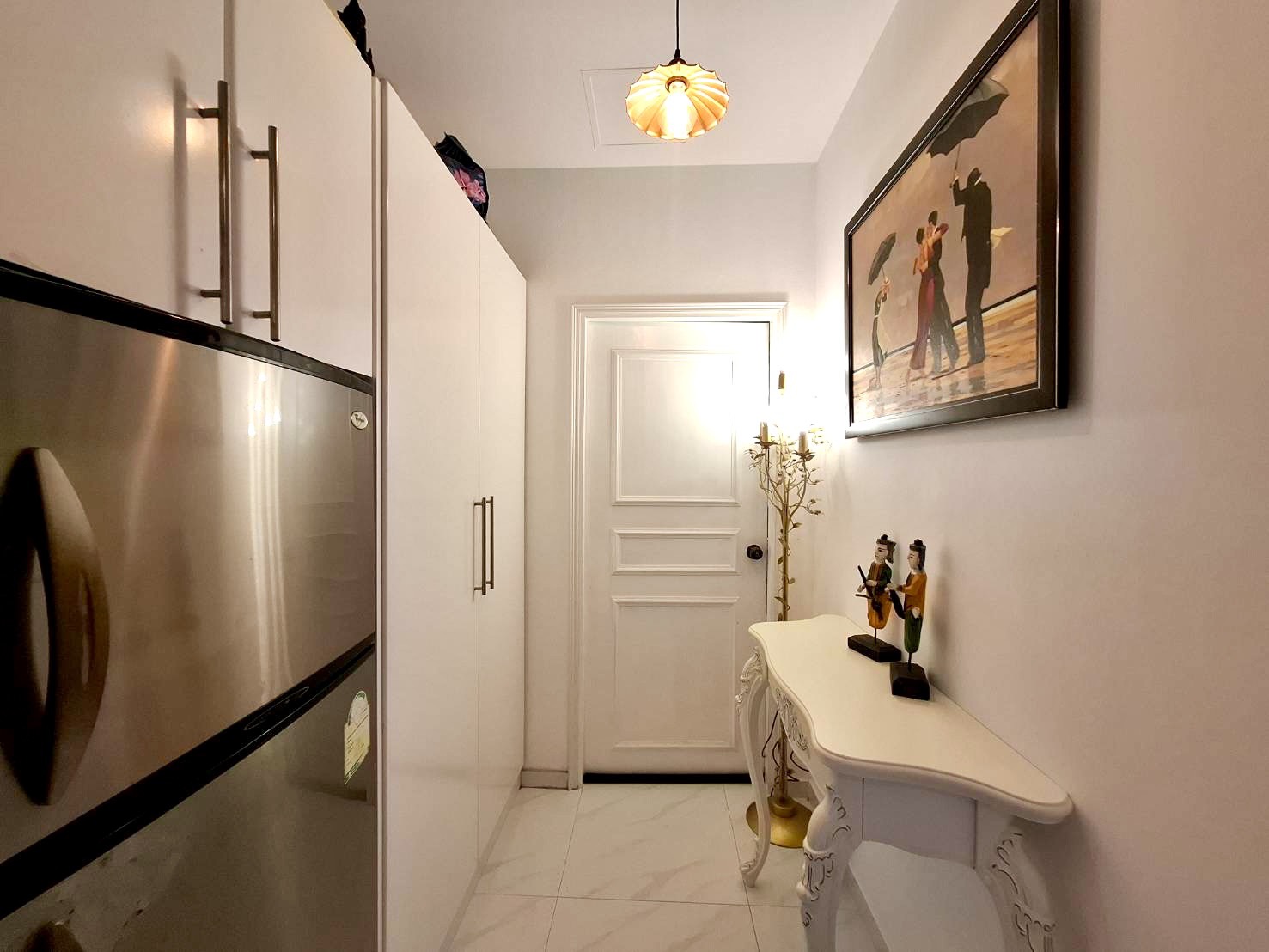 For Sale : Beautifully Renovated with Terrasse Condo @ Pratumnak Hill