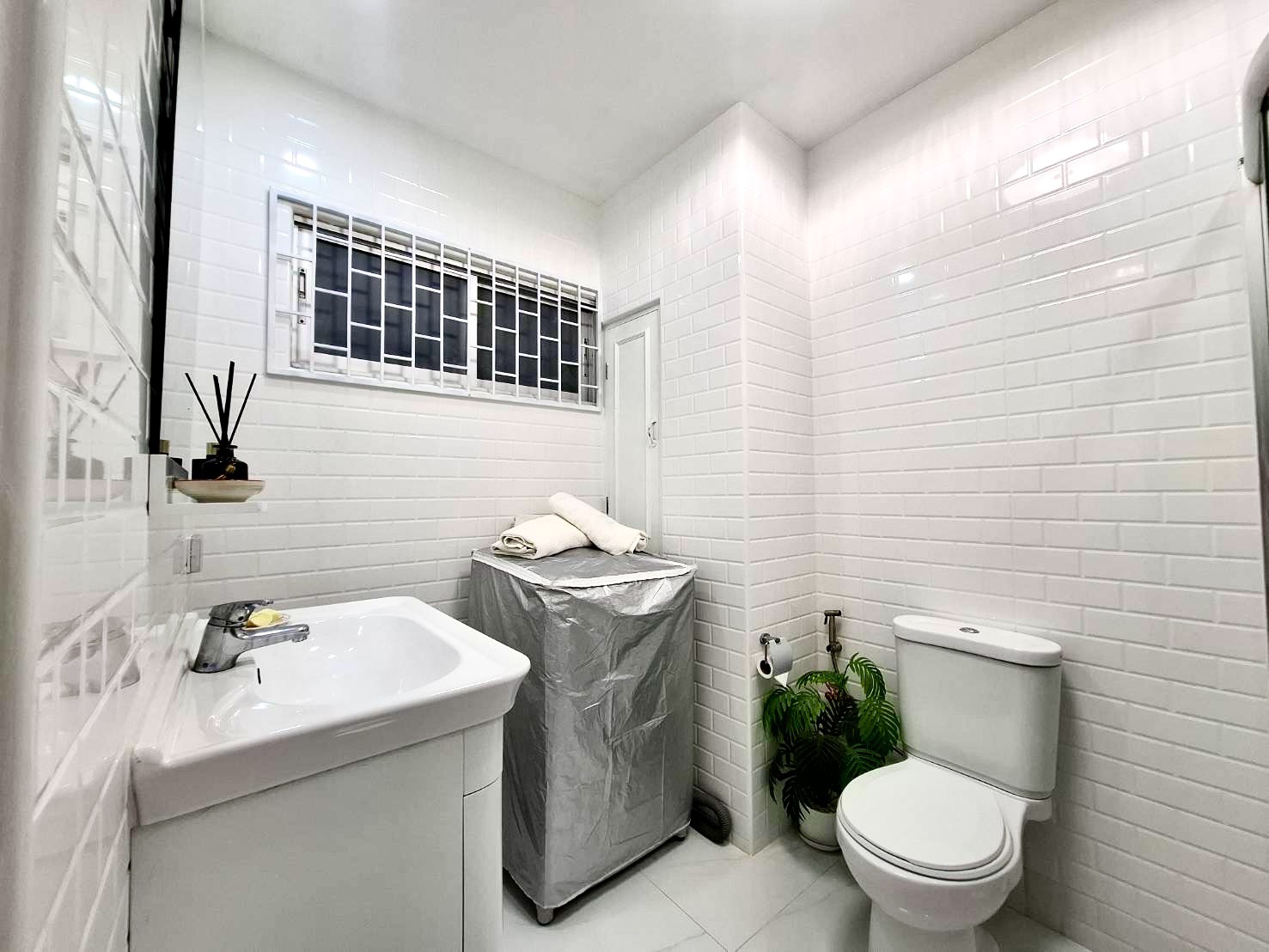 For Sale : Beautifully Renovated with Terrasse Condo @ Pratumnak Hill