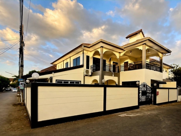 For Sale : Pool villa for sale with tenant @ Soi Noen Phlap Wan