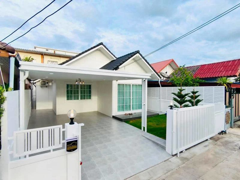 Great Location Single House 3 Bed, 2 Bath 50 SQW.@ Khao Taloo Soi 8