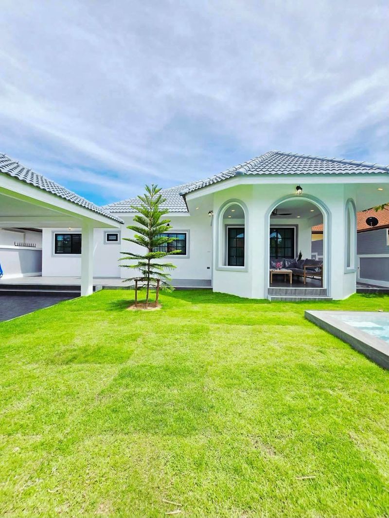 Newly Renovated Pool Villa 4 Bed, 4 Bath 122 SQW. @ Mabprachan Village