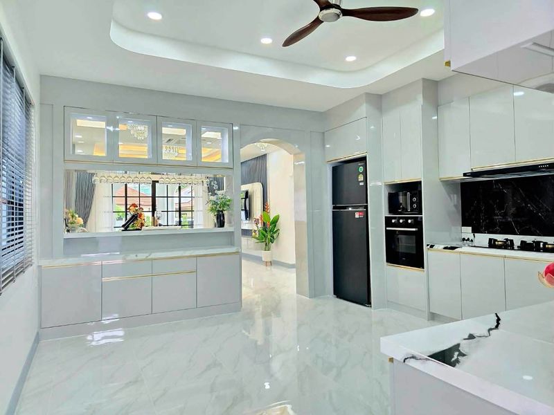 Newly Renovated Pool Villa 4 Bed, 4 Bath 122 SQW. @ Mabprachan Village