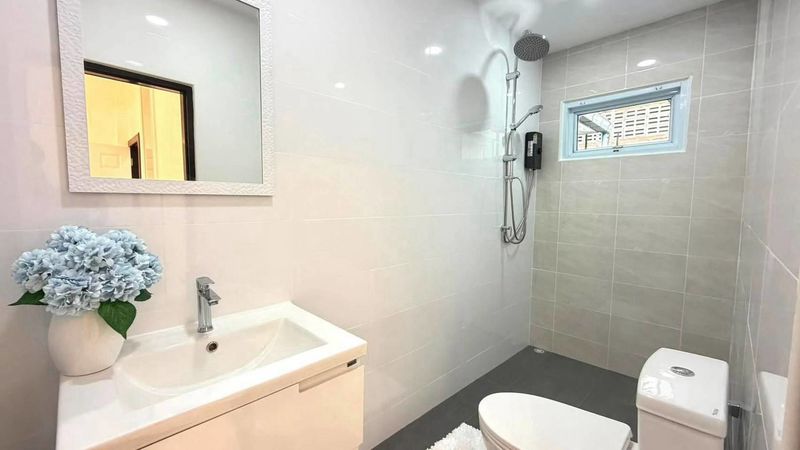 Great Location Single House 3 Bed, 2 Bath 50 SQW.@ Khao Taloo Soi 8