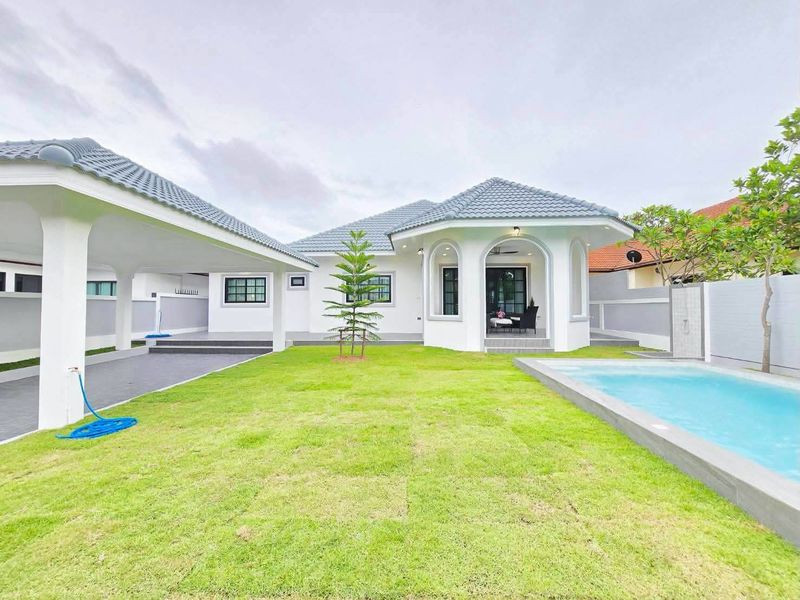Newly Renovated Pool Villa 4 Bed, 4 Bath 122 SQW. @ Mabprachan Village
