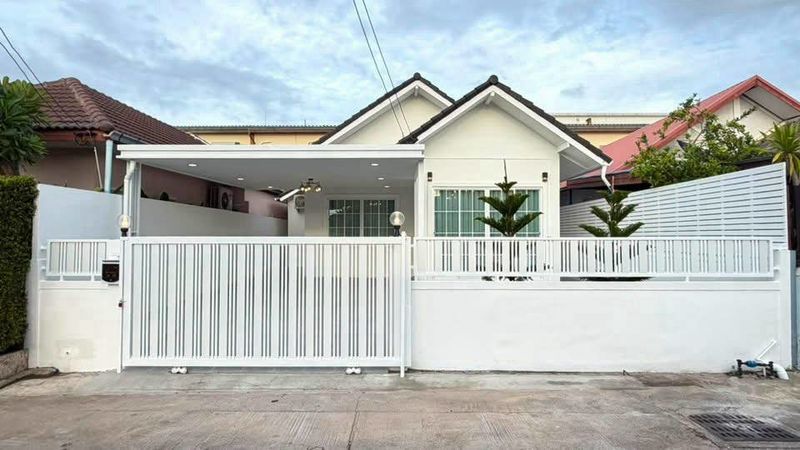 Great Location Single House 3 Bed, 2 Bath 50 SQW.@ Khao Taloo Soi 8