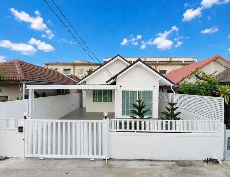 Great Location Single House 3 Bed, 2 Bath 50 SQW.@ Khao Taloo Soi 8