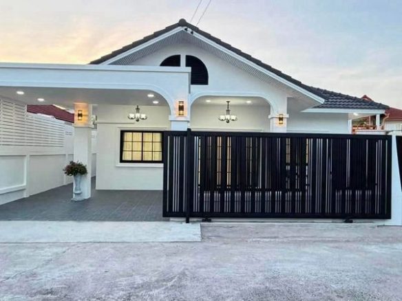 Perfect Location Pool Villa 3 Bed, 3 Bath 61 SQW.@ Ekmongkol 3 Village