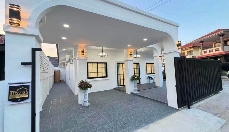 Perfect Location Pool Villa 3 Bed, 3 Bath 61 SQW.@ Ekmongkol 3 Village
