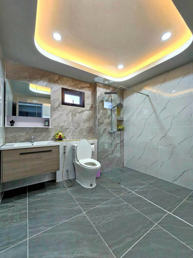 Newly Renovated Pool Villa 4 Bed, 4 Bath 122 SQW. @ Mabprachan Village